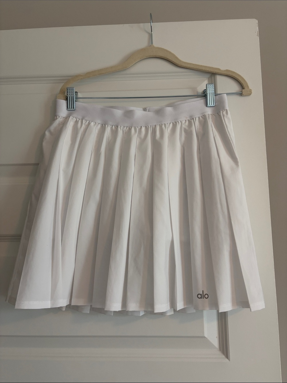 ALO Yoga White tennis skirt